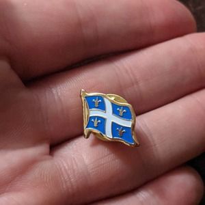 #33 Enameled pushback pin Quebec Flag